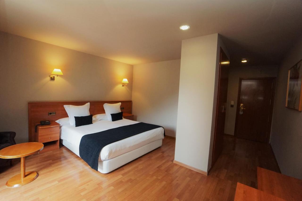 Hotel & Spa Niunit Ель-Серрат Екстер'єр фото