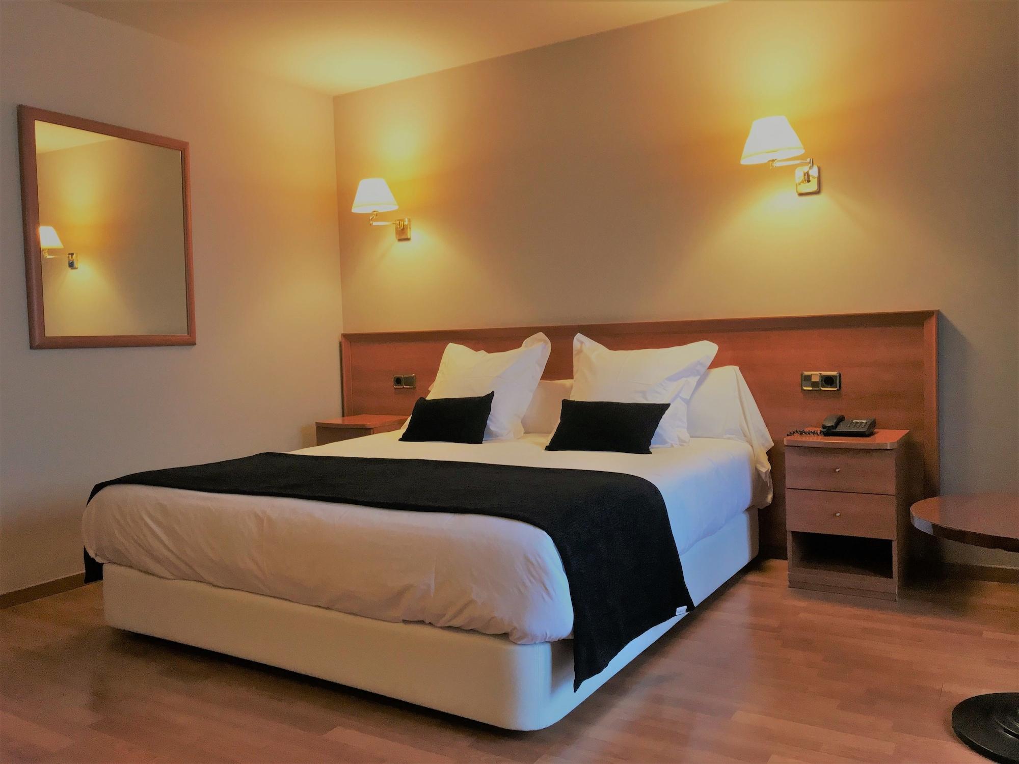 Hotel & Spa Niunit Ель-Серрат Екстер'єр фото