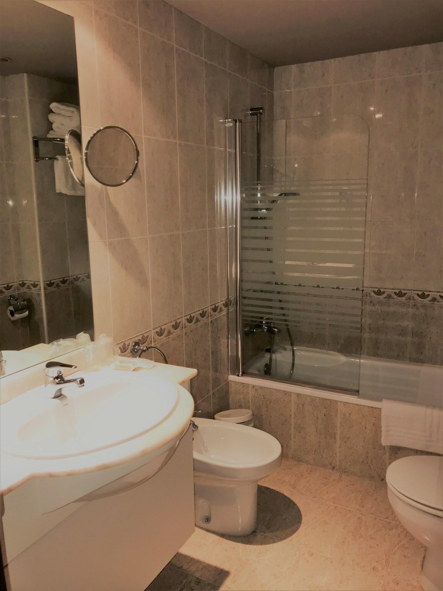 Hotel & Spa Niunit Ель-Серрат Екстер'єр фото