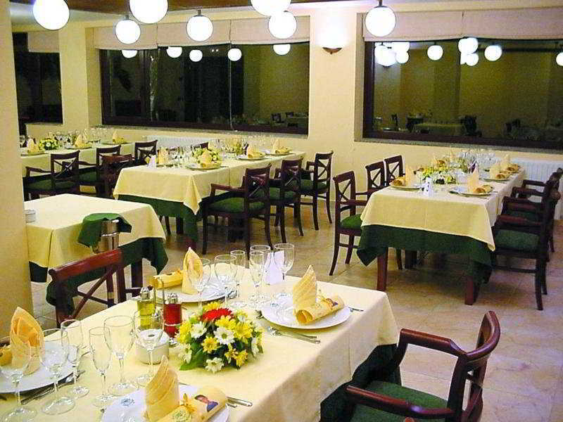 Hotel & Spa Niunit Ель-Серрат Ресторан фото