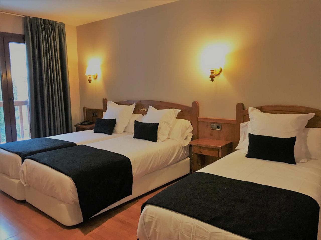 Hotel & Spa Niunit Ель-Серрат Екстер'єр фото